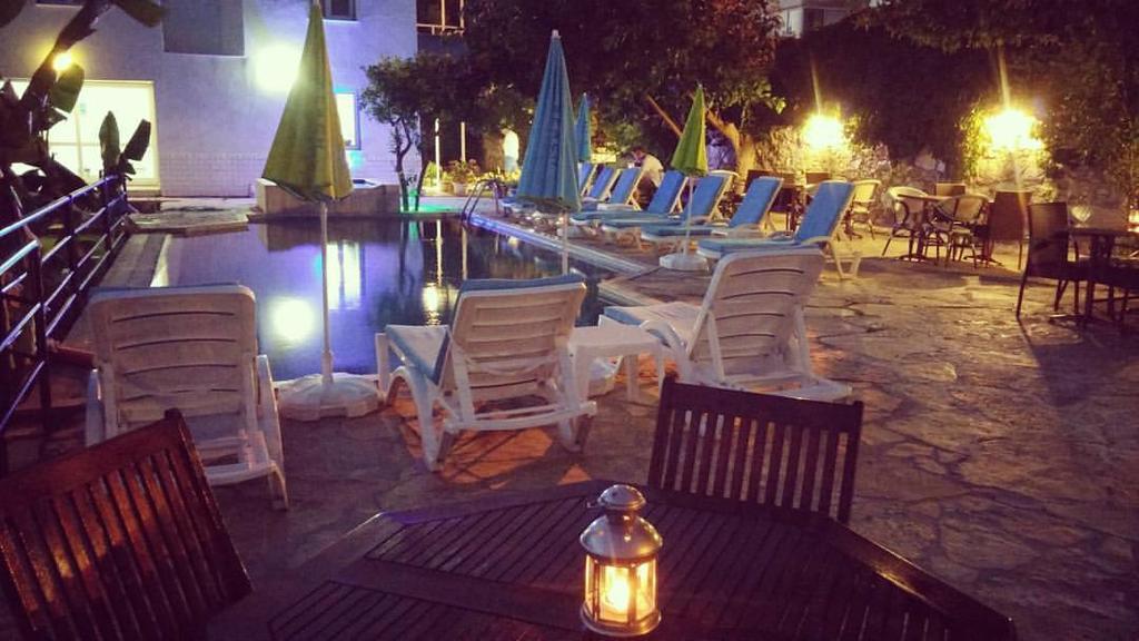 Parla Apart Hotel Çeşme Buitenkant foto