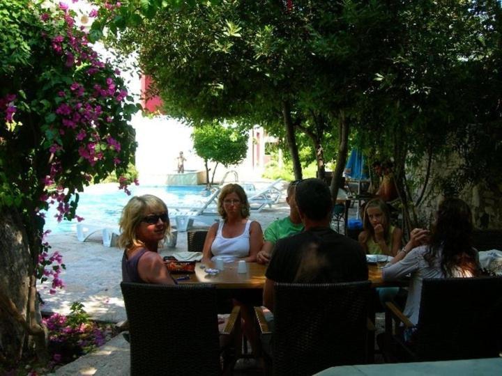 Parla Apart Hotel Çeşme Buitenkant foto